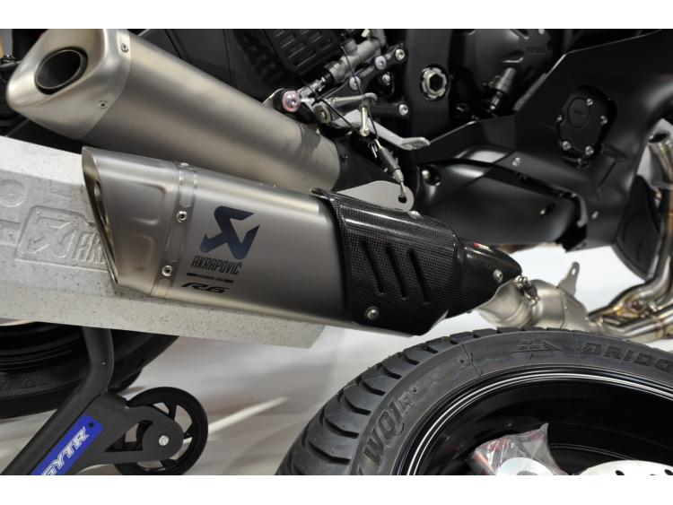 YAMAHA YZF-R6 RACE Neuve Avec ligne Akrapovic et roues pluie