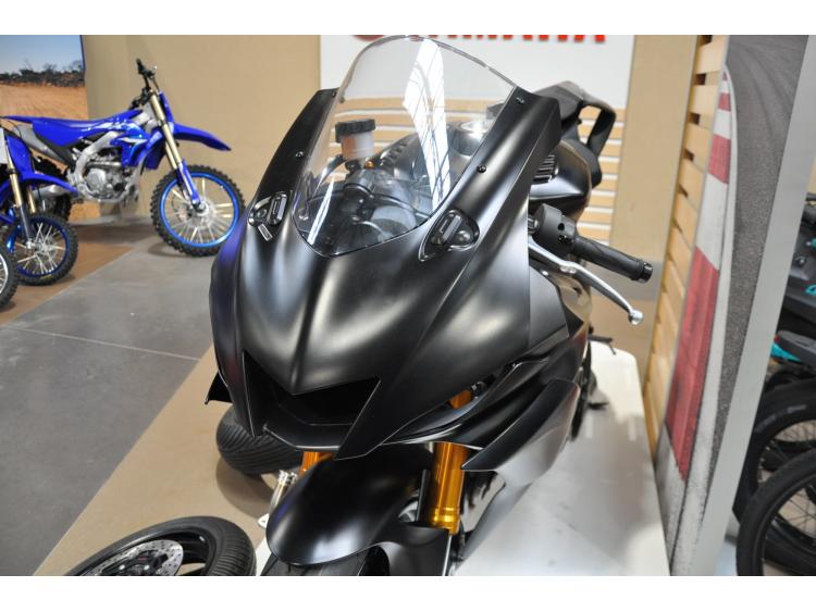 YAMAHA YZF-R6 RACE Neuve Avec ligne Akrapovic et roues pluie