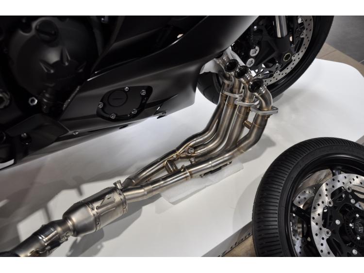 YAMAHA YZF-R6 RACE Neuve Avec ligne Akrapovic et roues pluie