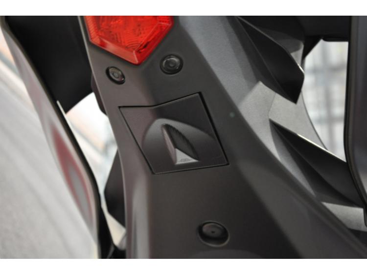 YAMAHA YZF-R6 RACE Neuve Avec ligne Akrapovic et roues pluie