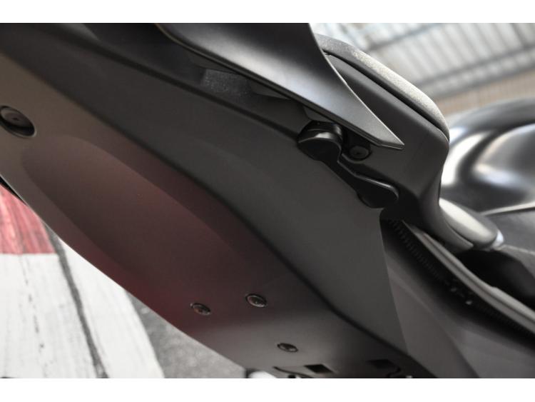 YAMAHA YZF-R6 RACE Neuve Avec ligne Akrapovic et roues pluie