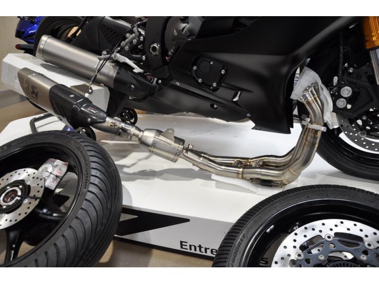 YAMAHA YZF-R6 RACE Neuve Avec ligne Akrapovic et roues pluie
