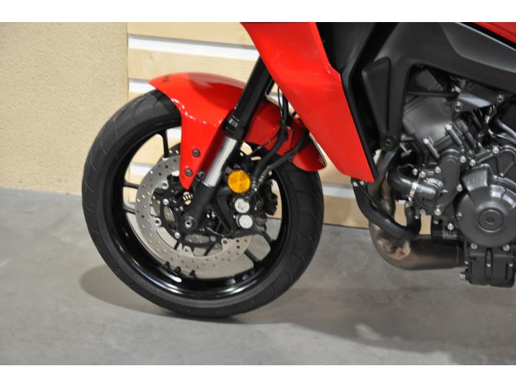 YAMAHA TRACER 9