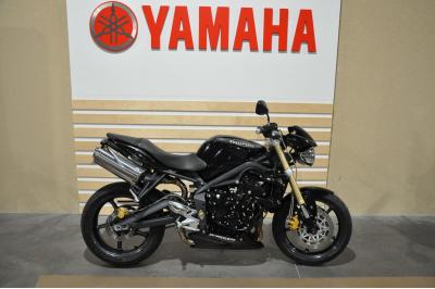 TRIUMPH STREET TRIPLE 675