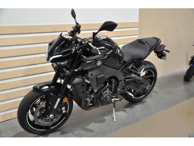 YAMAHA MT-10