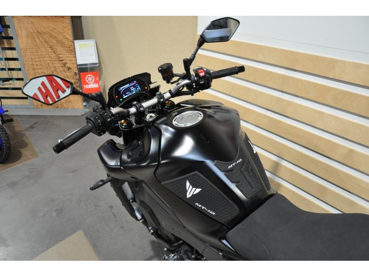 YAMAHA MT-10