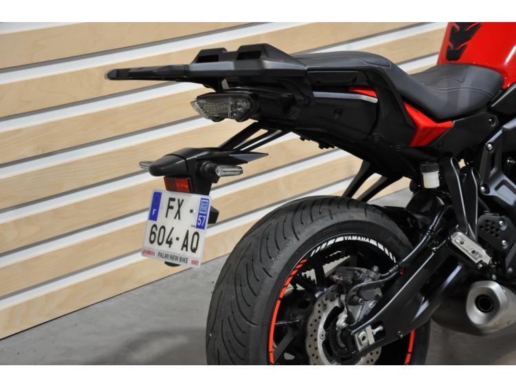 YAMAHA TRACER 7
