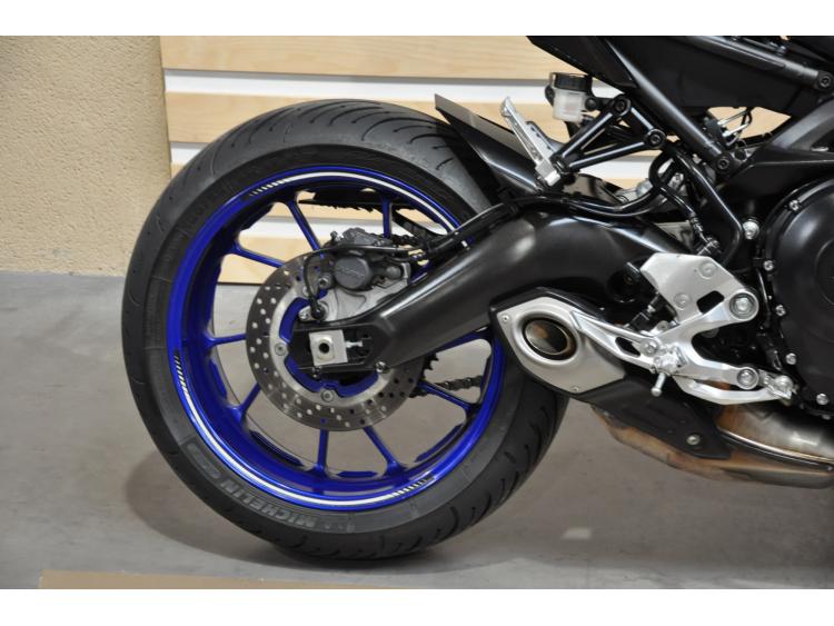 YAMAHA MT-09