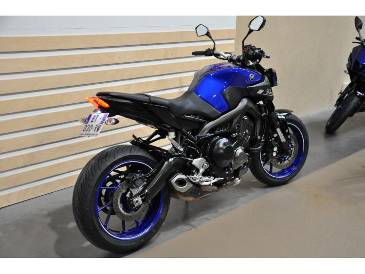YAMAHA MT-09