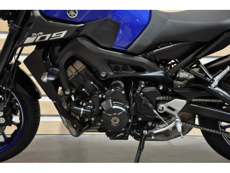 YAMAHA MT-09
