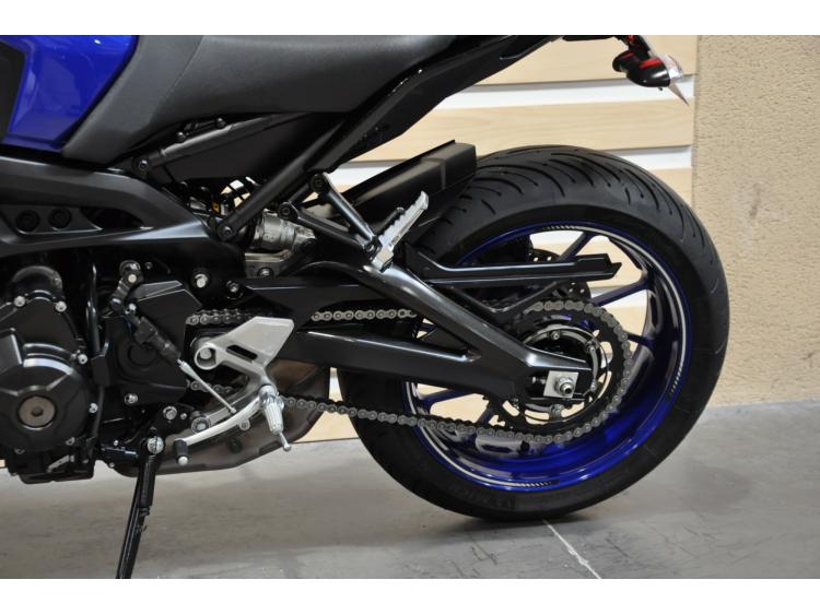 YAMAHA MT-09