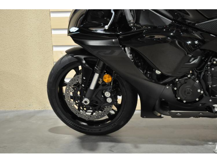 YAMAHA YZF 1000 R1