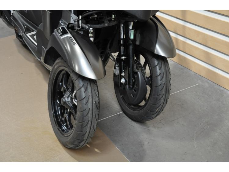 YAMAHA TRICITY 300