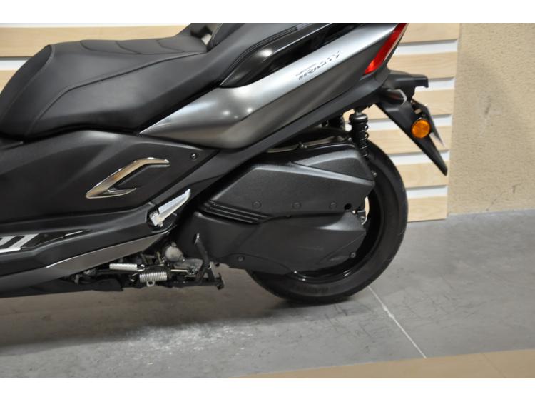 YAMAHA TRICITY 300
